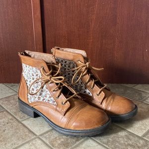Brown and lace zip/laced ankle boots Steve Madden size 5